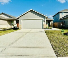 18726 Etta Pnes Cir, Unit 3 in Crosby, TX - Building Photo
