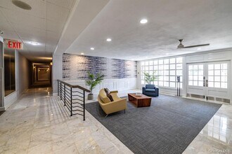22 N Forest Ave in Rockville Centre, NY - Building Photo - Building Photo