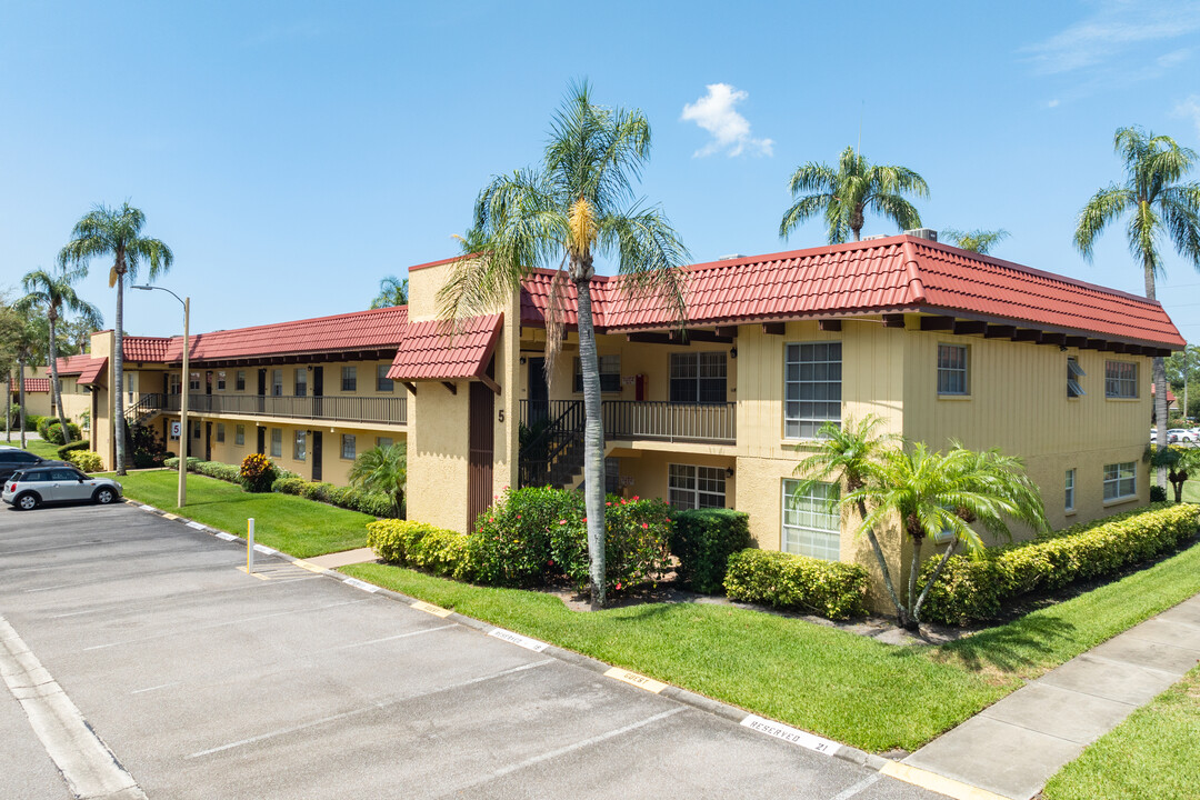 Pennwood Manor in Clearwater, FL - Building Photo