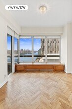 530 E 76th St in New York, NY - Foto de edificio - Building Photo
