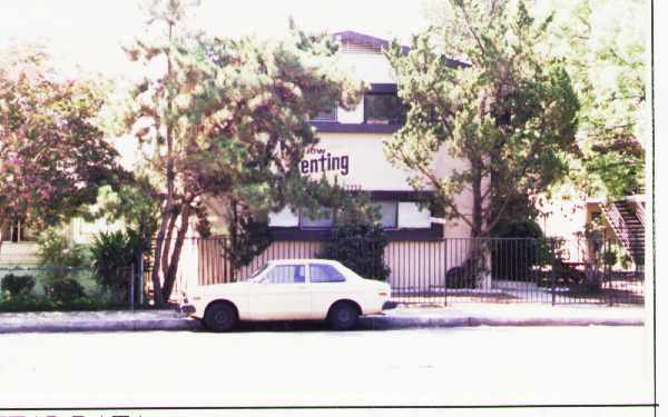 13232 Vanowen St in Van Nuys, CA - Building Photo