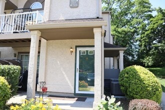 1306 Commons at Kingswood Dr in East Brunswick, NJ - Building Photo - Building Photo