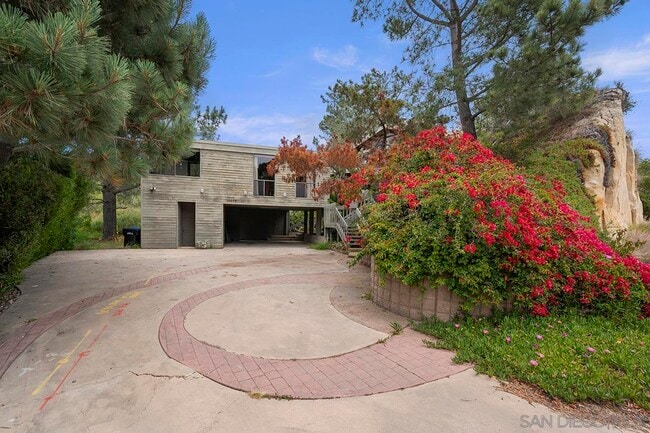 13070 Via Grimaldi in Del Mar, CA - Building Photo - Building Photo
