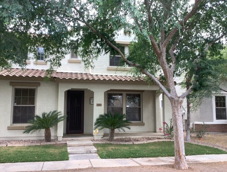 3260 E Franklin Ave in Gilbert, AZ - Building Photo