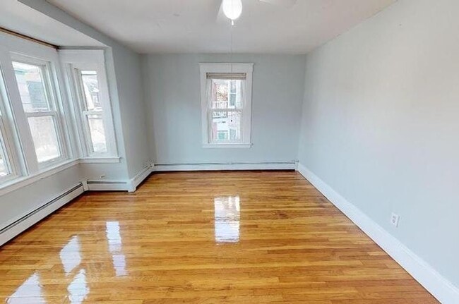 121 Johnson St, Unit Unit 2L in Lynn, MA - Building Photo - Building Photo