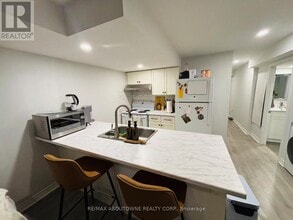 84 Doyle Dr in Guelph, ON - Building Photo - Building Photo