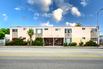 10520 S Figueroa St in Los Angeles, CA - Foto de edificio - Building Photo