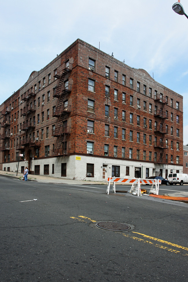 1589-1591 E 172nd St in Bronx, NY - Foto de edificio - Building Photo