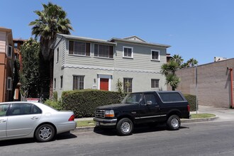 313 S Cochran Ave in Los Angeles, CA - Foto de edificio - Building Photo