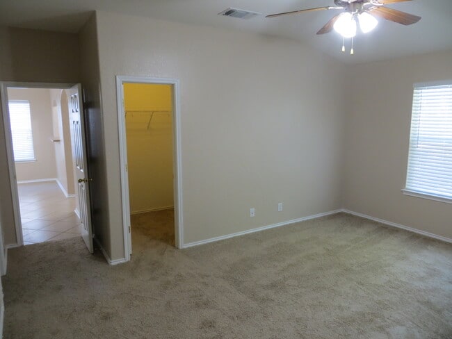 6611 Clovis Ct in San Antonio, TX - Foto de edificio - Building Photo
