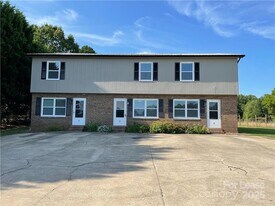 4581 County Home Rd in Conover, NC - Building Photo