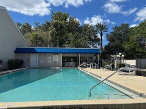 5395 Vineland Rd in Orlando, FL - Building Photo - Building Photo