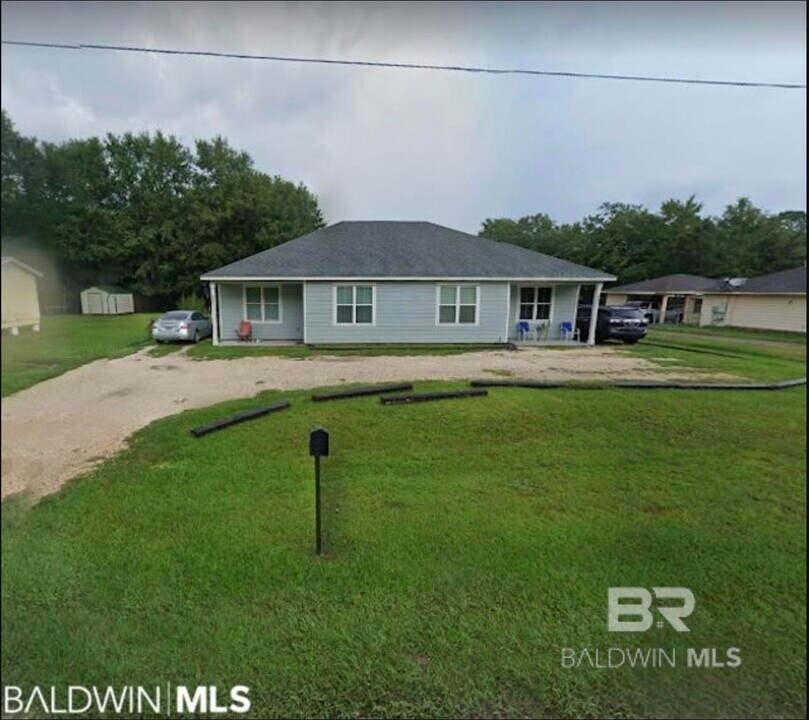635 E Azalea Ave in Foley, AL - Building Photo
