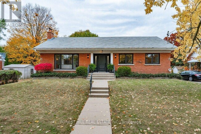 112 Queensway Dr