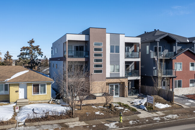3322 Centre St NE in Calgary, AB - Building Photo - Building Photo