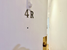 90 W Cedar St in Boston, MA - Building Photo