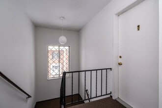 Elmwood Manor Apartments in Clawson, MI - Foto de edificio - Building Photo