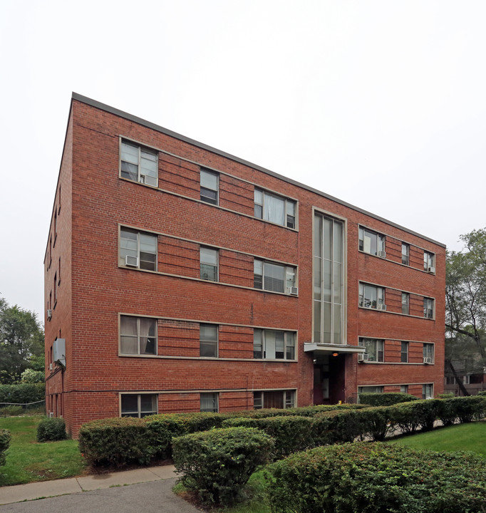 Claremount Court in Hamilton, ON - Building Photo