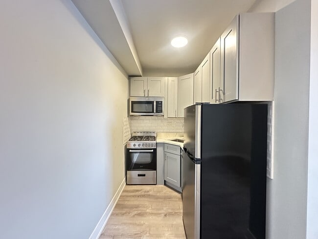 503 W Belmont Ave, Unit J08W in Chicago, IL - Building Photo - Building Photo