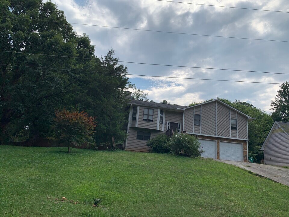 634 Village Creek Dr SW in Lilburn, GA - Building Photo