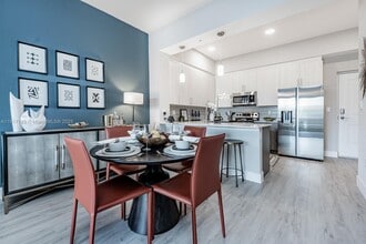 9351 W Commercial Blvd in Fort Lauderdale, FL - Building Photo - Building Photo