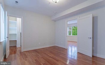 1404 Longfellow St NW in Washington, DC - Foto de edificio - Building Photo