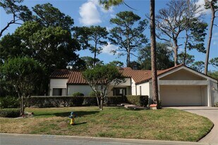 5424 Saddlebrook Way in Zephyrhills, FL - Building Photo