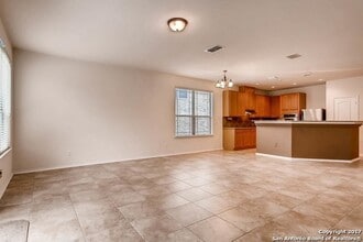 2806 Zurich, Unit WC09 in San Antonio, TX - Building Photo - Building Photo