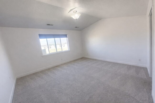 4332 W Hemsley Ln in Herriman, UT - Building Photo - Building Photo