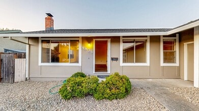 8836 Lancaster Dr in Rohnert Park, CA - Building Photo - Building Photo