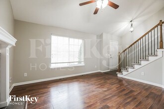 8908 NE Paw Paw Dr in Kansas City, MO - Foto de edificio - Building Photo