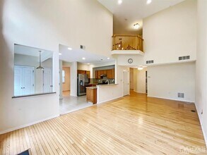 48 Berkshire Way in East Brunswick, NJ - Foto de edificio - Building Photo