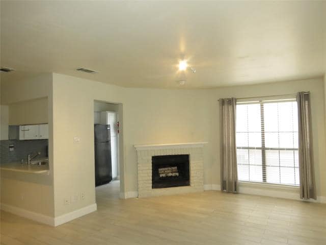 5757 E University Blvd in Dallas, TX - Building Photo - Building Photo