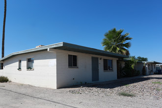 5550-5564 E Bellevue St in Tucson, AZ - Foto de edificio - Building Photo