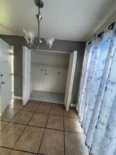 23244 Orange Ave in Lake Forest, CA - Foto de edificio - Building Photo