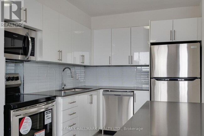 10 Garfella Dr in Toronto, ON - Building Photo - Building Photo