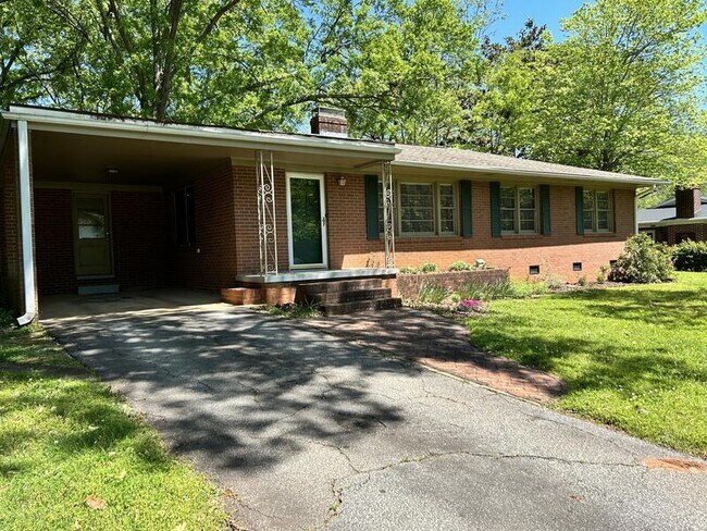 207 Brooks St photo'