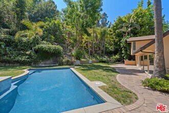 10926 Alta View Dr in Los Angeles, CA - Building Photo - Building Photo