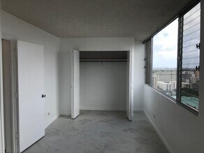 1121 Ala Napunani St in Honolulu, HI - Building Photo - Building Photo