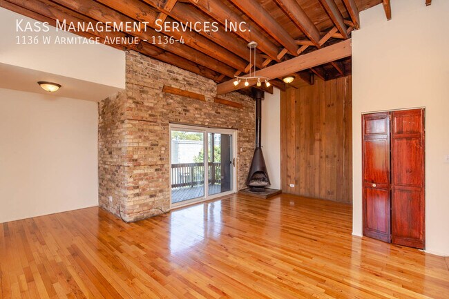property at 1136 W Armitage Ave