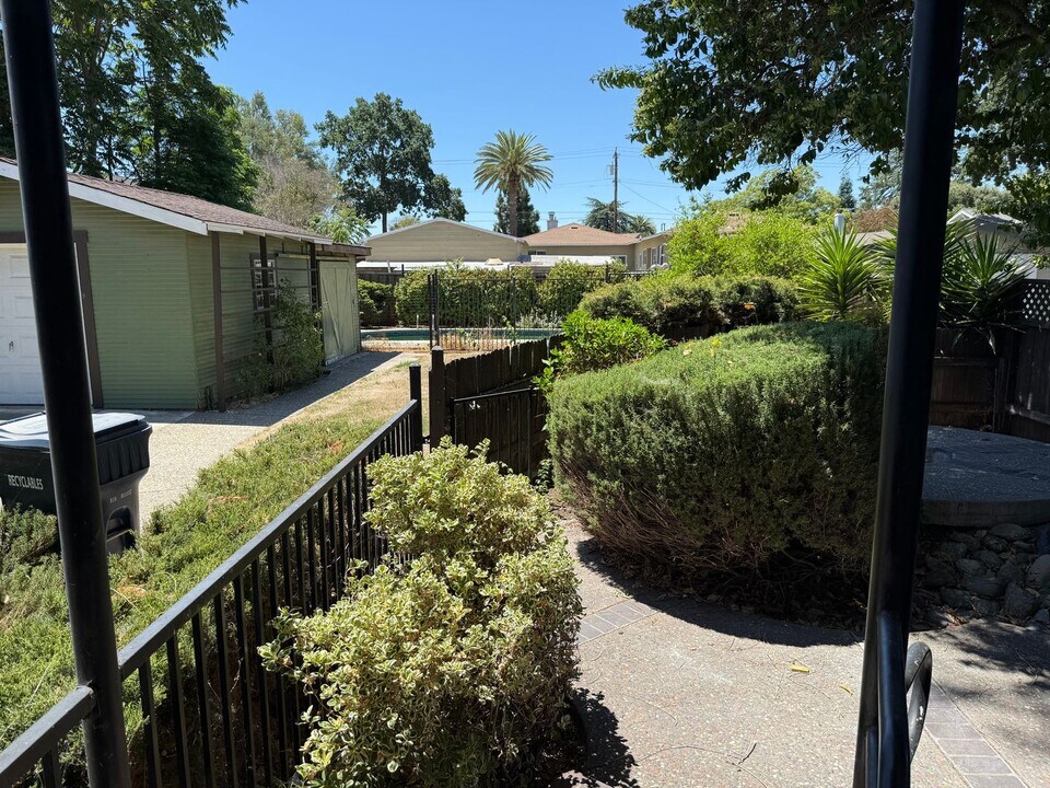 561 McLeod St in Livermore, CA - Building Photo