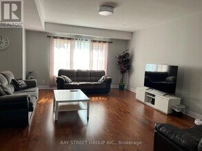 7850 Pender St in Niagara Falls, ON - Building Photo - Building Photo