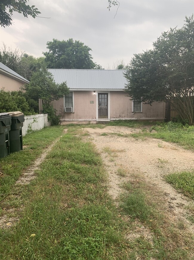 property at 302 N Burleson St