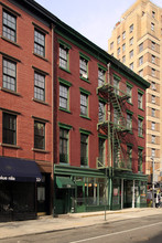 326 Bleecker St in New York, NY - Building Photo - Building Photo