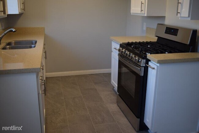 16121 Clark Ave in Bellflower, CA - Building Photo - Building Photo