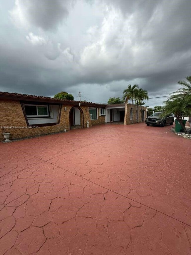 8700 SW 19th Terrace in Miami, FL - Building Photo - Building Photo