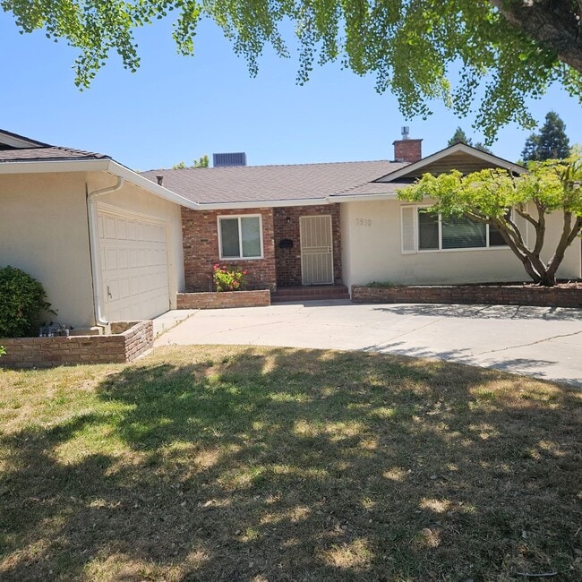 property at 1610 Springwood Dr