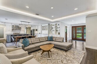 3102 Foxfire Dr in Austin, TX - Building Photo - Building Photo