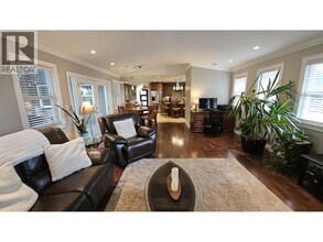 376 Richard St in Coquitlam, BC - Building Photo - Building Photo