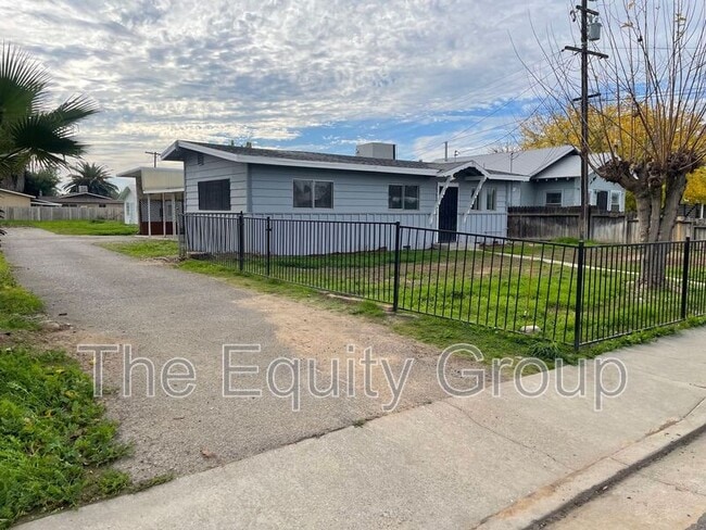 property at 856 W Chestnut St